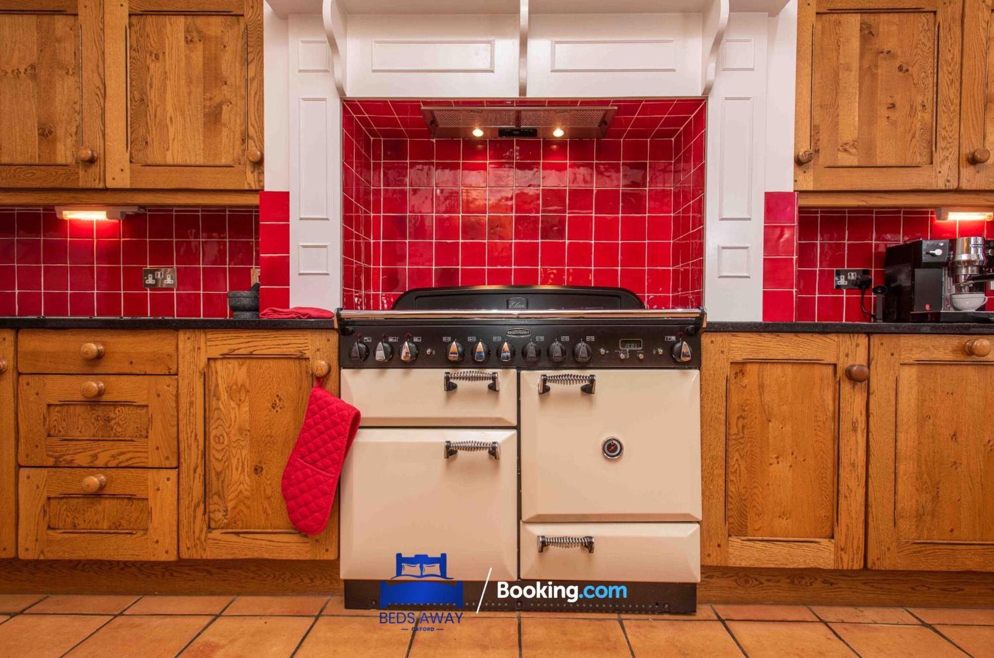Tolkien View House In By Beds Away Short Lets & Serviced With Outdoor Fireplace & Free Private Parking * Oxford