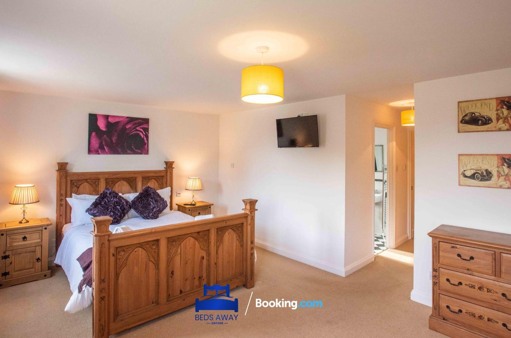Tolkien View House In By Beds Away Short Lets & Serviced With Outdoor Fireplace & Free Private Parking *