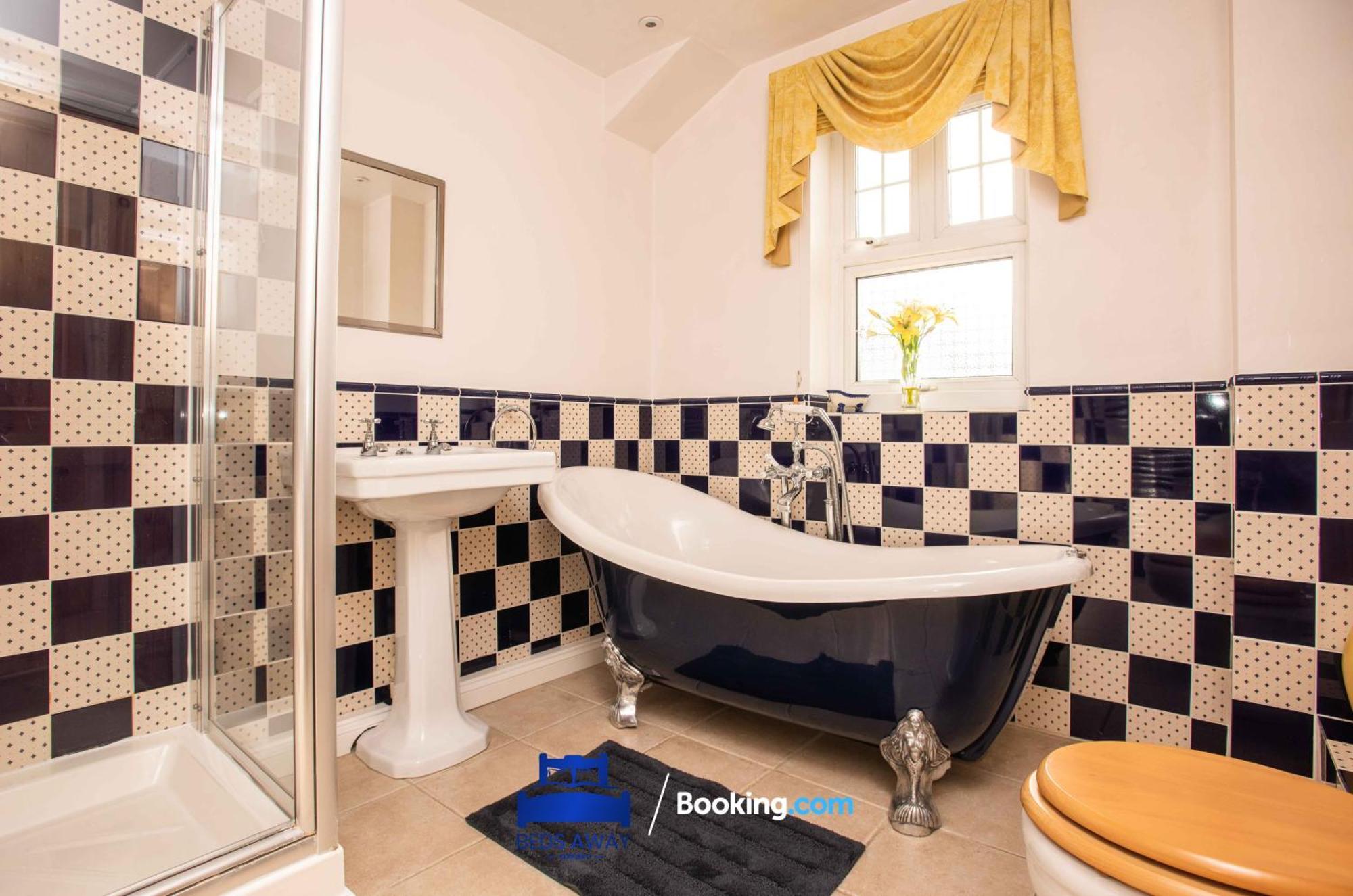 Casa vacanze Tolkien View House In By Beds Away Short Lets & Serviced With Outdoor Fireplace & Free Private Parking