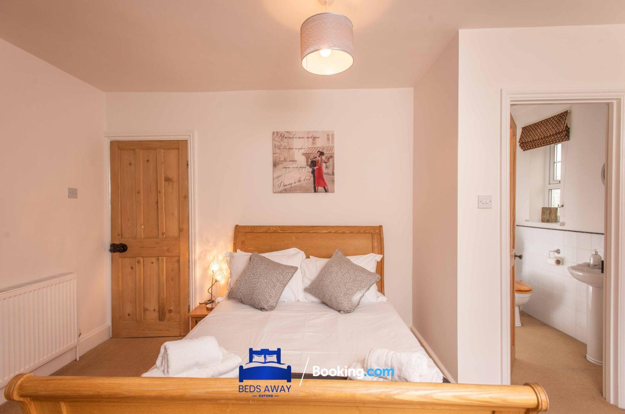Tolkien View House In By Beds Away Short Lets & Serviced With Outdoor Fireplace & Free Private Parking *
