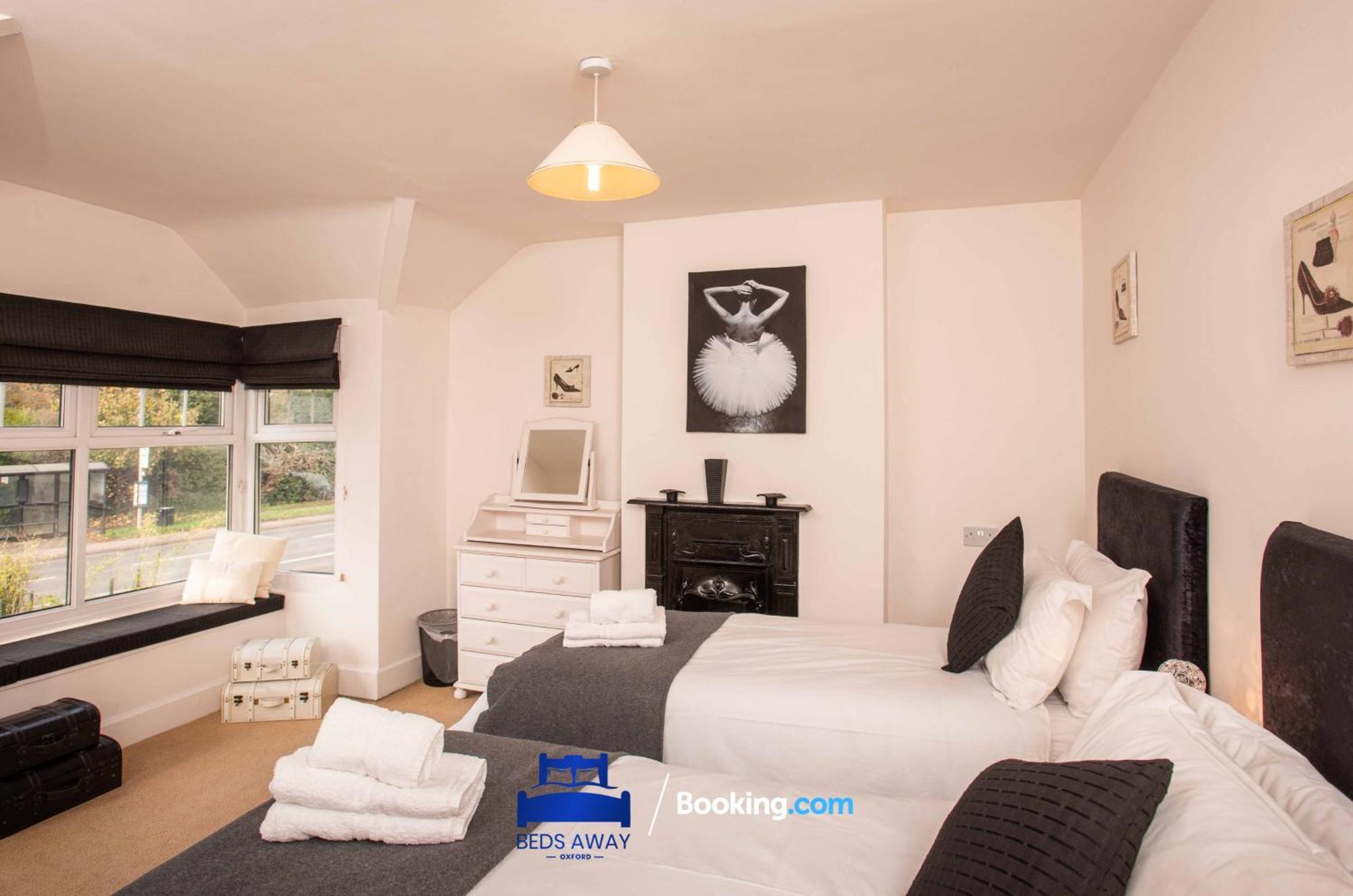 Casa vacanze Tolkien View House In By Beds Away Short Lets & Serviced With Outdoor Fireplace & Free Private Parking