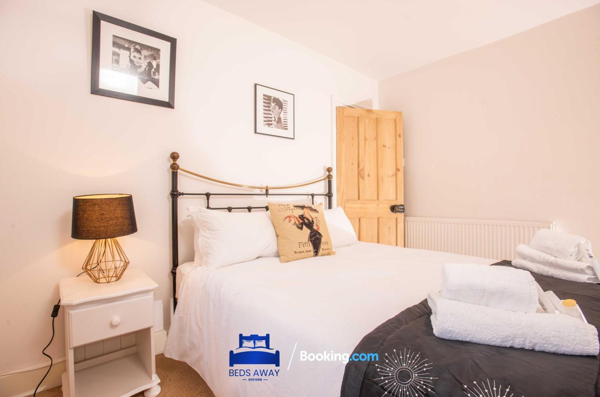 Tolkien View House In By Beds Away Short Lets & Serviced With Outdoor Fireplace & Free Private Parking Casa vacanze *