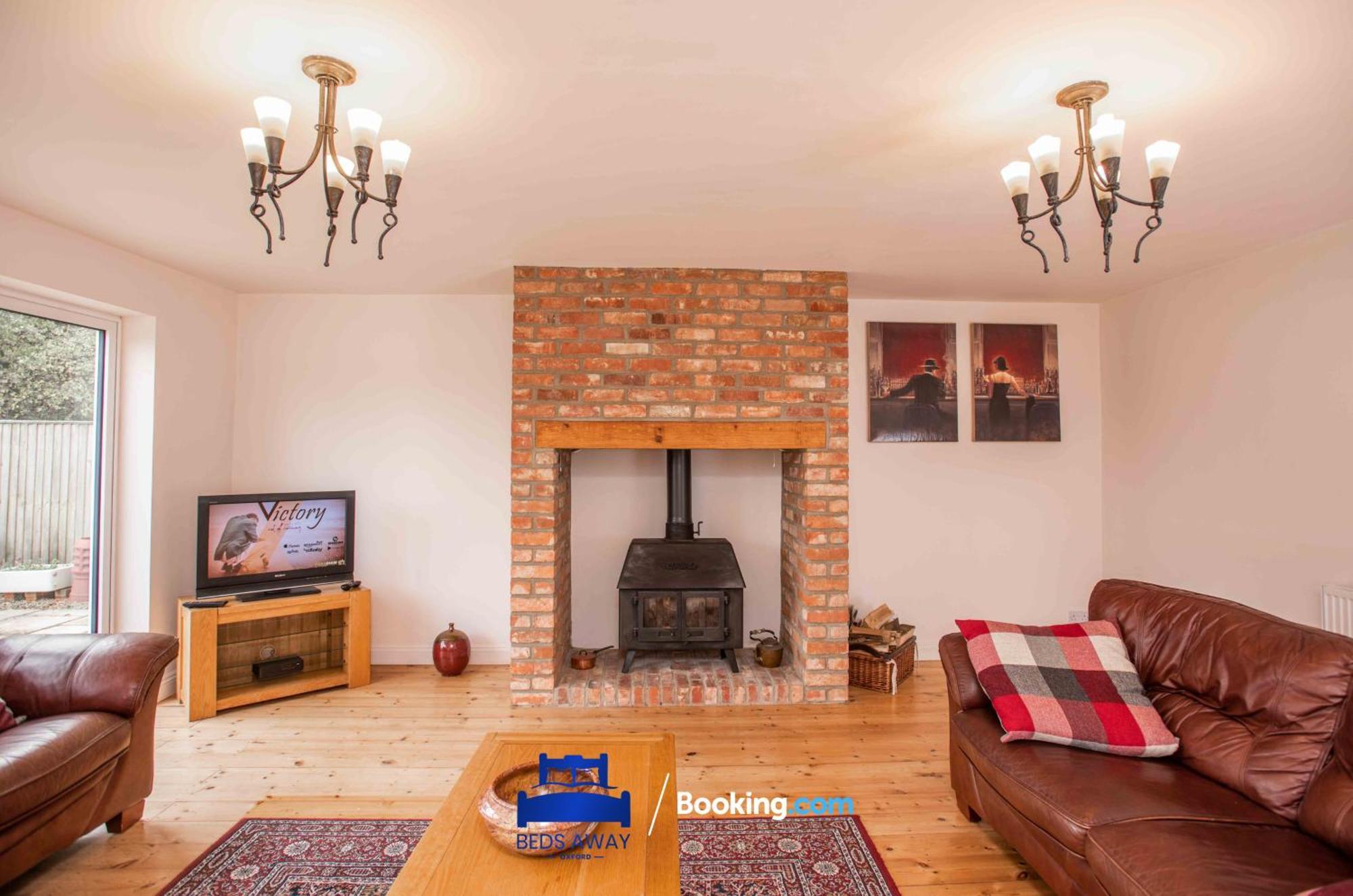Tolkien View House In By Beds Away Short Lets & Serviced With Outdoor Fireplace & Free Private Parking * Oxford