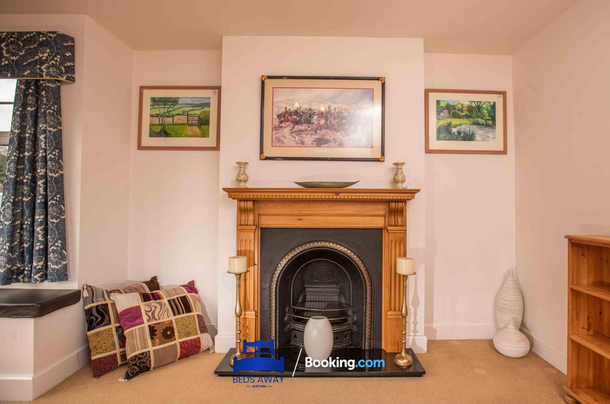 Tolkien View House In By Beds Away Short Lets & Serviced With Outdoor Fireplace & Free Private Parking Casa vacanze
