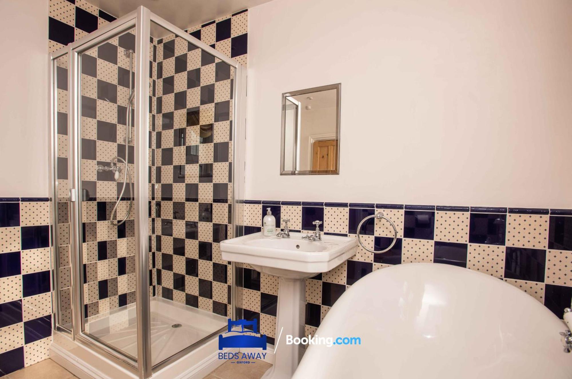 Casa vacanze Tolkien View House In By Beds Away Short Lets & Serviced With Outdoor Fireplace & Free Private Parking