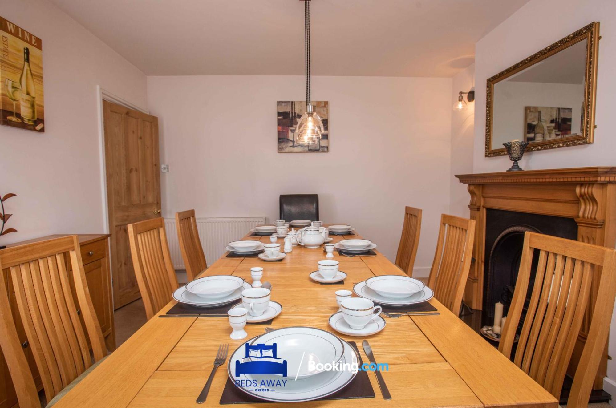 Tolkien View House In By Beds Away Short Lets & Serviced With Outdoor Fireplace & Free Private Parking Hébergement de vacances