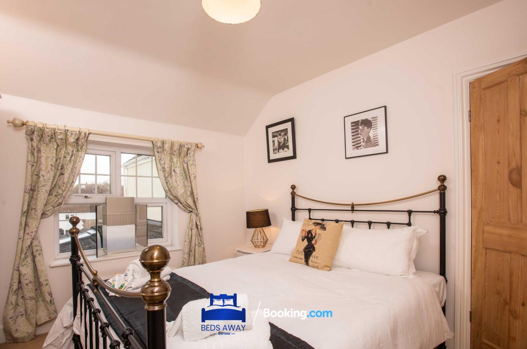 Hébergement de vacances Tolkien View House In By Beds Away Short Lets & Serviced With Outdoor Fireplace & Free Private Parking Oxford
